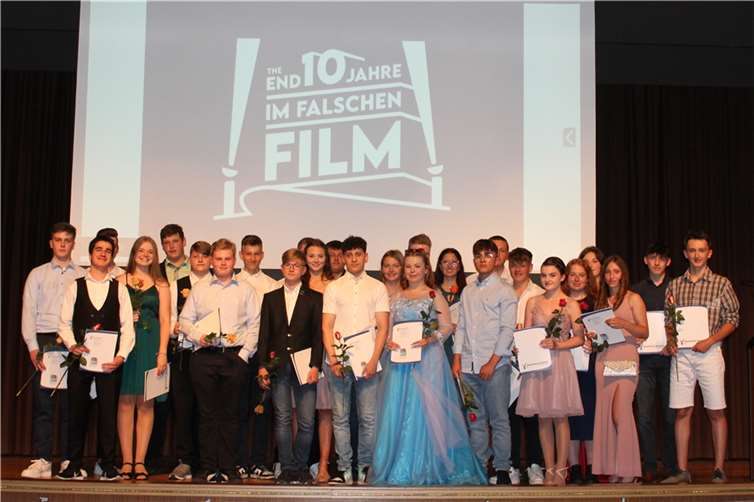 Eine der fünf Abschlussklassen des 10. Jahrgangs bei der Zeugnisübergabe.  Fotos: privat