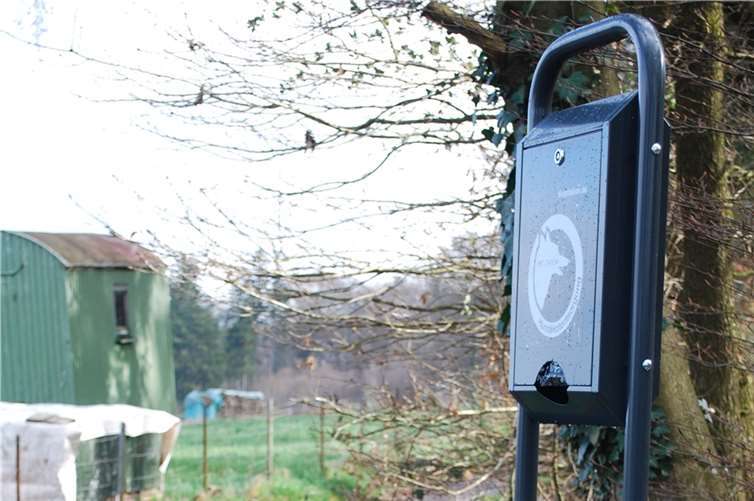 Eine der neuen Dog-Stationen steht in der Verlängerung der Bergstraße Ecke Rundwanderweg.privat