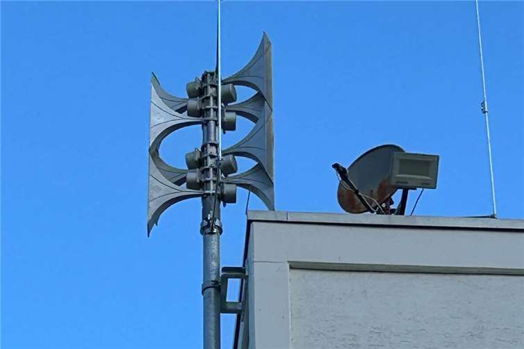 Eine der neuen Sirenenanlagen in Spay. Foto: VG Rhein-Mosel