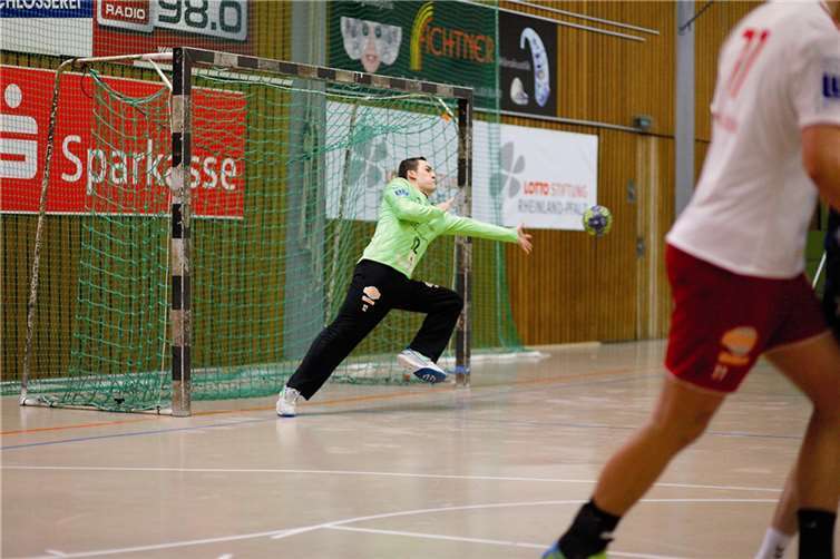 Eine der vielen Paraden von Bastian Burgard.