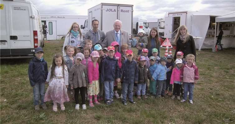 Eine „echte Berühmtheit“ mit viel Charme: Sir Anthony Hopkins nahm sich Zeit für die kleinen Besucher.  privat