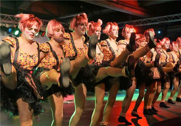 Eine echte Überraschung mit äußerst gelenkigen Tänzern war das Männerballett Martinself auf Rübenach.