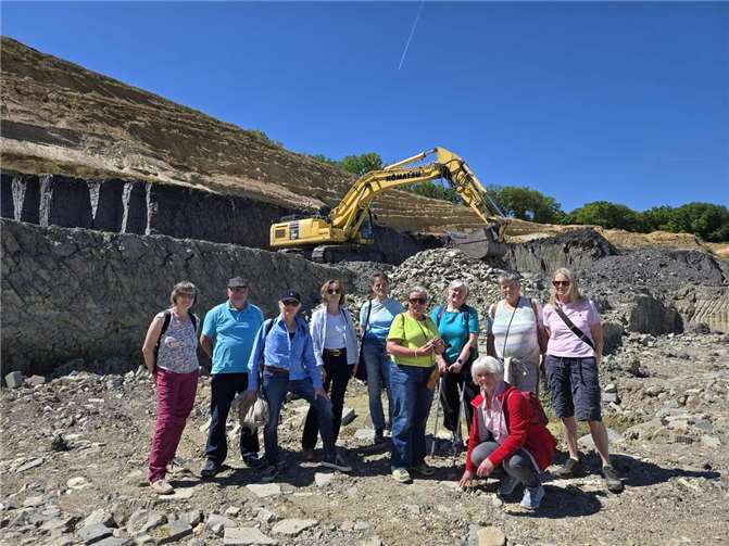 Eine eindrucksvolle Führung durch das Abbaugebiet der Kärlicher Tongrube. Foto: privat