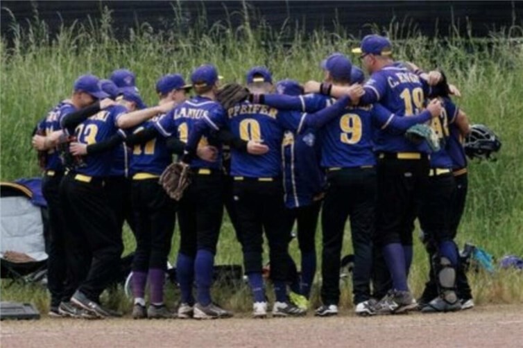 Eine eingeschworene Gemeinschaft: Die Baseball-Mannschaft des TV Heddesdorf „Neuwied Racoons“.