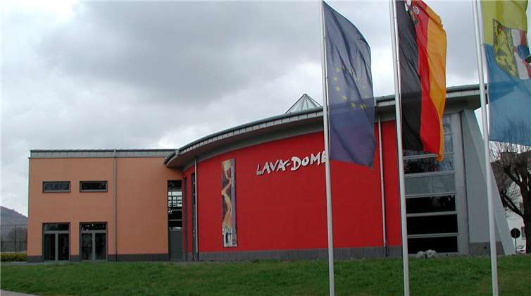 Eine einzigartige Erlebniswelt rund um den Vulkanismus erwartet die Besucher im Lava-Dome und den Lavakellern. Hier können vor allem auch Kinder den Vulkanismus mit allen Sinnen erleben. Lava-Dome
