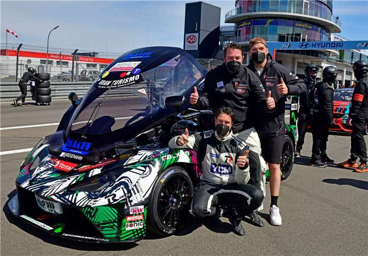 Doppelsieg für Frikadelli Racing Eine erneut gute Performance zeigten in der CUP-X Klasse Maik Rönnefarth (li.), Georg Giesemann (Mitte) und Yves Volte mit dem KTM-X-Bow GT4 von Teichmann Racing.