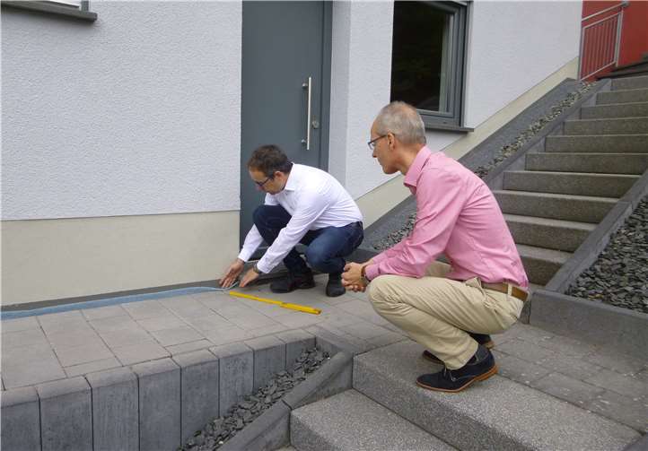 Eine fachgerechte Sockelabdichtung wird von den Fachbetrieben der ISOTEC-Gruppe durchgeführt.Foto: Abdichtungstechnik Ludwig
