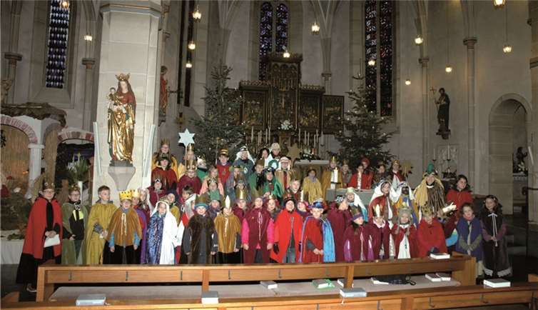 Eine farbenfreudige Schar: Die Sternsinger der Pfarreiengemeinschaft Adenau. UM
