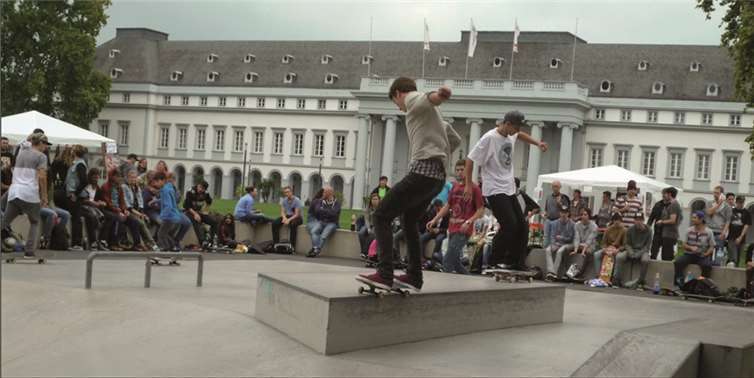 Eine faszinierende Schow mit vielen akrobatischen Tricks wurde den zahlreichen Zuschauern beim 3. Koblenzer Skateboard-Contest geboten. privat