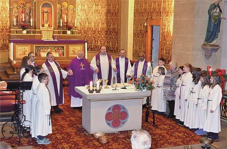 Eine festliche Messe gab den Rahmen für die Verabschiedung.Privat