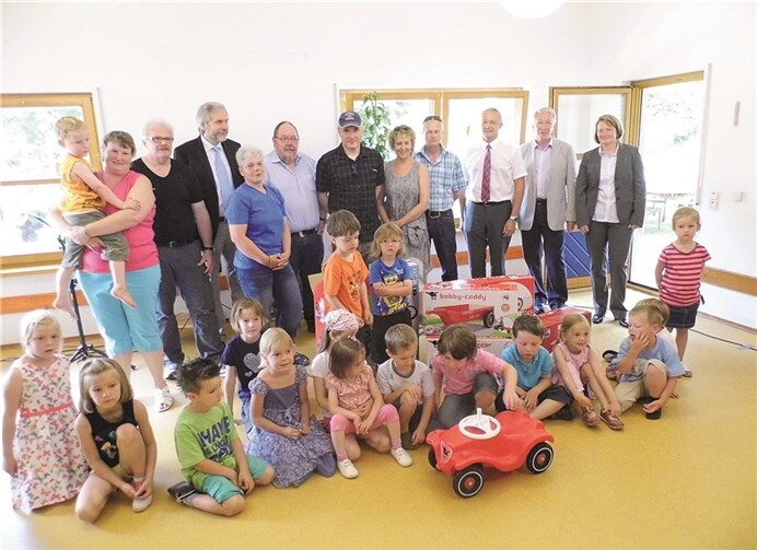 Eine festliche Stimmung für ein fröhliches Miteinander und gute Gespräche prägten das Kindergartenfest.Privat