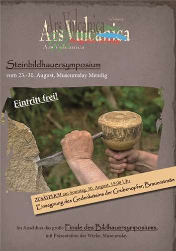 Eine ganze Woche, und zwar vom 23. bis 30. August, arbeiten mehrere Steinbildhauer auf der Museumslay und im Skulpturengarten unter freiem Himmel an ihren Werken. In dieser Zeit sind Besucher und Zuschauer herzlich willkommen, um die Entstehung neuer Werke beobachten und miterleben zu können.   Gedenkstein wird errichtet   Die Künstler kommen aus ganz verschiedenen Ecken Deutschlands, was sich sicher in der Gestaltung widerspiegeln wird, denn ein bestimmter Schwerpunkt ist den Künstlern nicht vorgegeben. Am Sonntag, 30. August werden die Ergebnisse dann feierlich präsentiert. Bevor es aber soweit ist, wird um 15 Uhr ein Gedenkstein für alle in den Niedermendiger Mühlengruben zu Tode gekommenen Seelen feierlich in der Brauerstraße errichtet und eingesegnet. Die Layerbruderschaft und Steinhauerzunft Mendig brachte den Stein hierzu ins Rollen und Werner Geilen, einer der mitwirkenden Steinbildhauer des Symposiums, hat den Gedenkstein realisiert. Möglich wurde dieses Projekt durch die finanzielle Unterstützung der Sponsoren, denen besonderer Dank gilt.   Zum Finale   Im Anschluss an die Einsegnung geht es dann direkt zum Finale des Symposiums auf die Museumslay. Es wird sowohl über die Woche hinweg als auch am Sonntag kein Eintritt erhoben. Alle Besucher sind herzlich willkommen!   