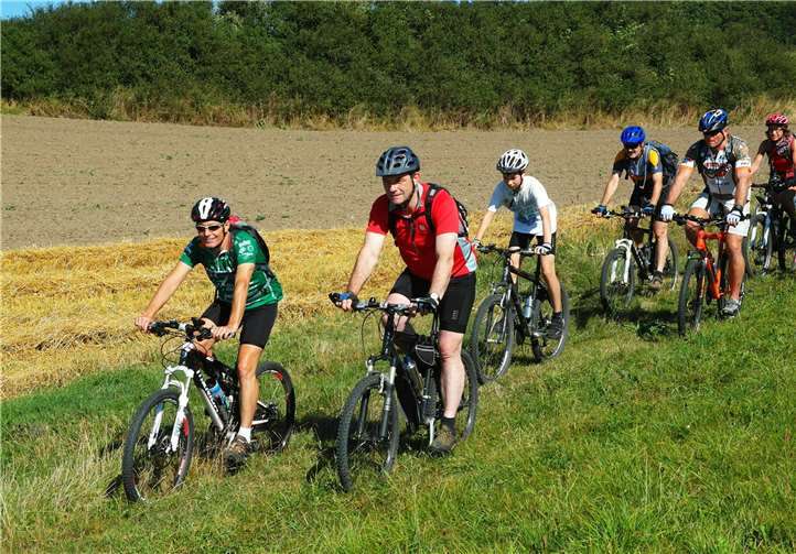 Eine geführte Tour findet durch die Vulkanregion statt. Foto: ZV Vulkanregion Laacher See