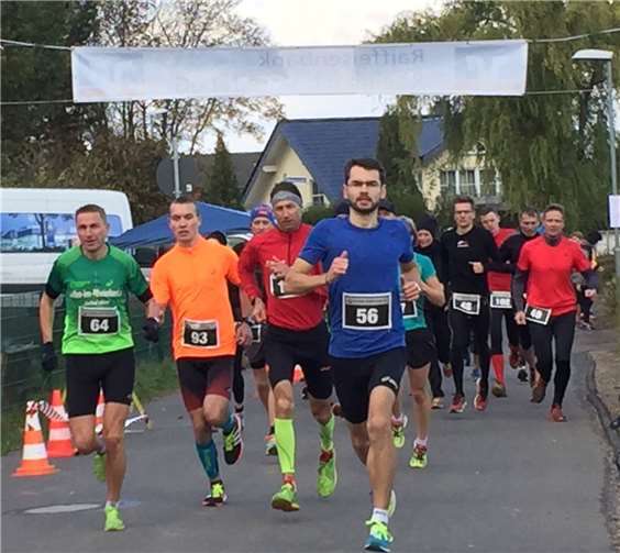 Eine gelungene Premiere feierte der Merzbacher Martinslauf.  privat