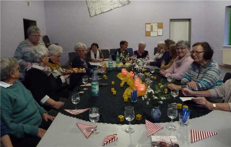 Eine gesellige Runde in moselfränkischer Mundart.privat