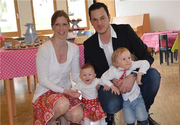 Eine glückliche Familie. Bunter Kreis Rheinland