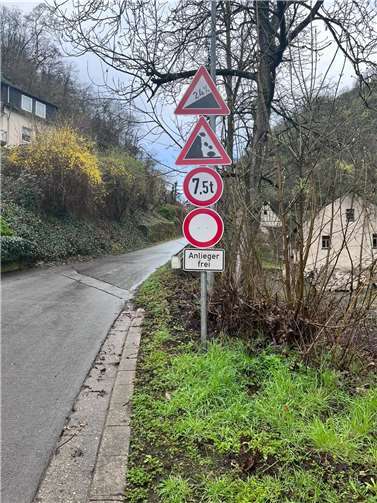 Eine größere Anzahl von Verkehrsschildern wurde ersetzt. Quelle: Ortsgemeinde Löf-Kattenes