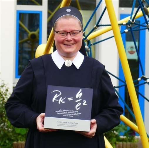 Eine große Ehre erfuhr Sr. Christamaria von der Schönstätter Marienschule: Ihr wurde der Klaus-von-Klitzing-Preis der Universität Oldenburg in Verbindung mit der EWE-Stiftung verliehen.Foto: Privat