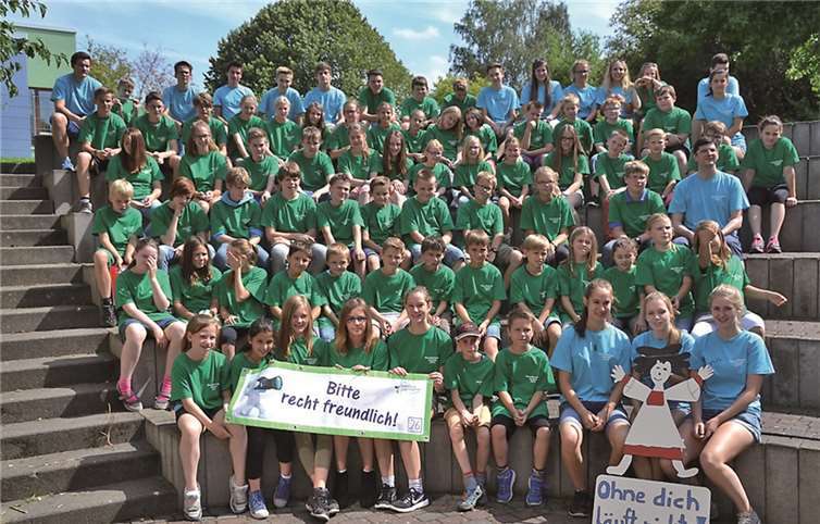 Eine große Gemeinschaft - die Swisttaler Messdiener mit ihren Betreuern. WEIGERT