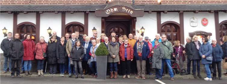Eine große Gruppe stärkte sich zunächst im Ohm Hein für die Fahrt nach Holland. Fotos: privat