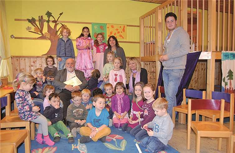 Eine große Runde versammelte sich zur Vorlesestunde in der ev. Kindertagesstätte auf dem Mallendarer Berg.