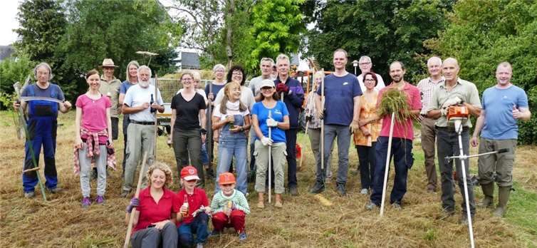 Eine große Truppe Freiwilliger traf sich für die Umwelt. Copyright: Robert Stephan