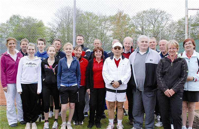 Eine große Zahl an Teilnehmern eröffnete die Saison mit der Teilnahme am Schleifchenturnier. privat