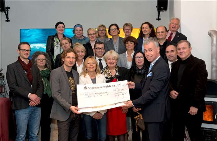 Eine großzügige Spende konnte Music Live e.V. entgegen nehmen. Dietmar Guth