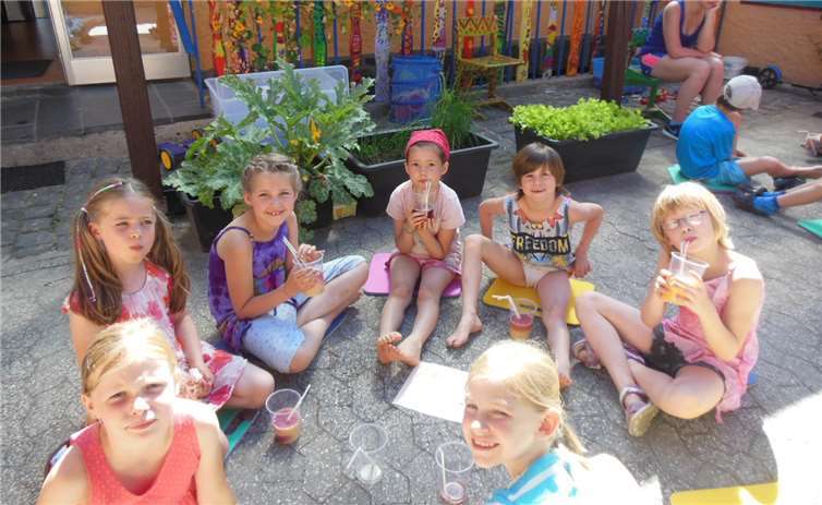 Eine horteigene Cocktailbar wurde veranstaltet, um Urlaubsstimmung aufkommen zu lassen.