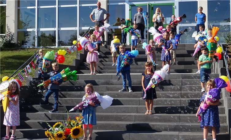 Eine in Corona-Zeiten sehr ungewöhnliche, dafür aber um so individueller gestaltete Einschulungsfeier erlebten die neuen Erstklässlerinnen und Erstklässler an der Grundschule Mendig.Fotos: privat