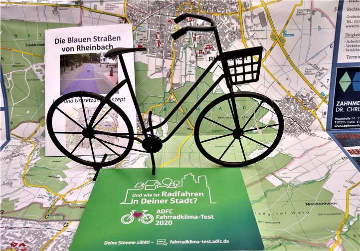 Eine kleine Broschüre zu den „Blauen Straßen von Rheinbach“ hat der ADFC Rheinbach veröffentlicht.