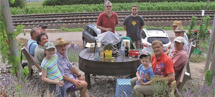 Eine kleine Verschnaufpause haben sich die fleißigen Helfer verdient.privat