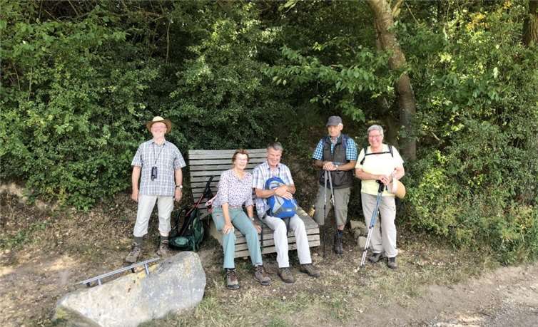 Eine kleine Wandergruppe war unterwegs auf dem Wehrer Kesselweg. Fotos: privat
