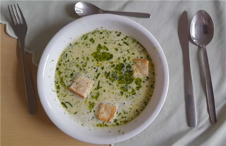 Eine leckere Kräutersuppe. Fotos: Simone Densing