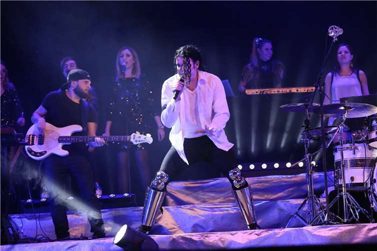 Eine mitreißende Hommage an den King of Pop wird am 11. Mai der beste deutsche Michael Jackson-Interpret Sascha Pazdera mit seiner mehrfach ausgezeichneten „Michael Jackson Tribute Live Experience“ präsentieren.