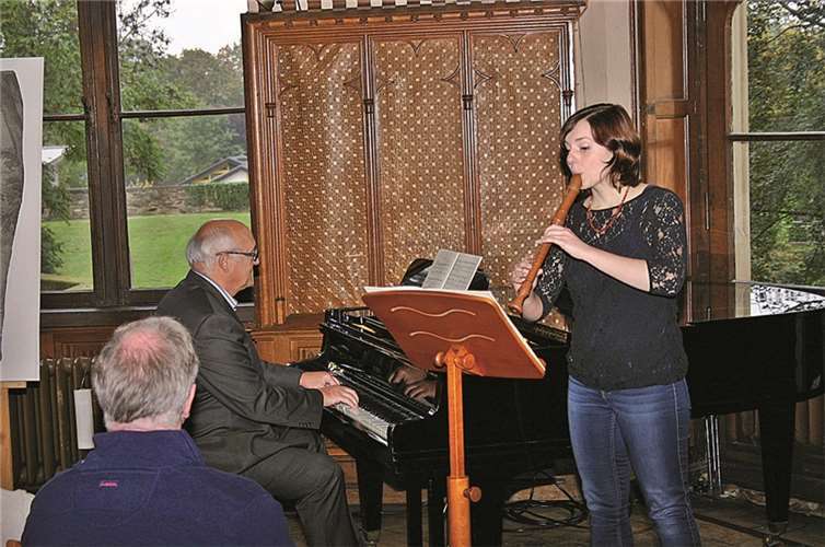 Eine musikalische Begrüßung von Theresa Menacher und Rudolf Menacher eröffnete die Vernissage.