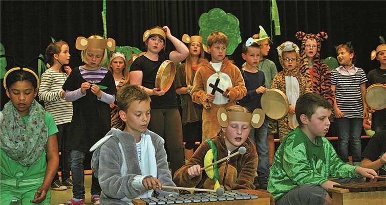 Eine musikalische Darbietung der Kinder, verzauberte die Ohren der vielen Zuschauer.