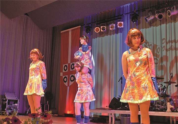 Eine musikalische Zeitreise der letzten 50 Jahre zeigte die Tanzgruppe der DJK mit ihrem „Abba Medley“.