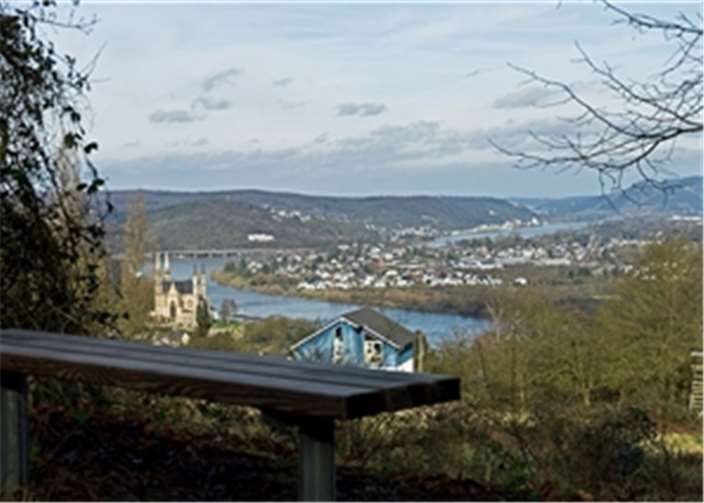 Eine neue Bank wurde angeschafft, um den Ausblick über Remagen zu genießen.Privat