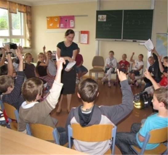 Eine positive Erziehung zur Gemeinschaft fördert den Lernerfolg wie auch allgemein die Gesundheit.privat