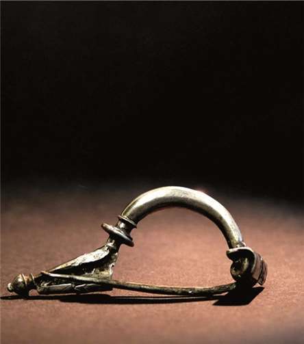 Eine römische Fibel. LVR, Außenstelle Overath