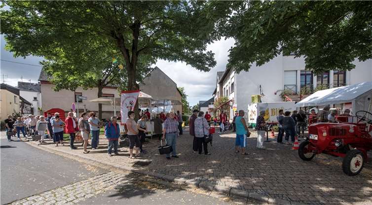 Eine schier endlose Schlange vor dem Verkaufsstand.