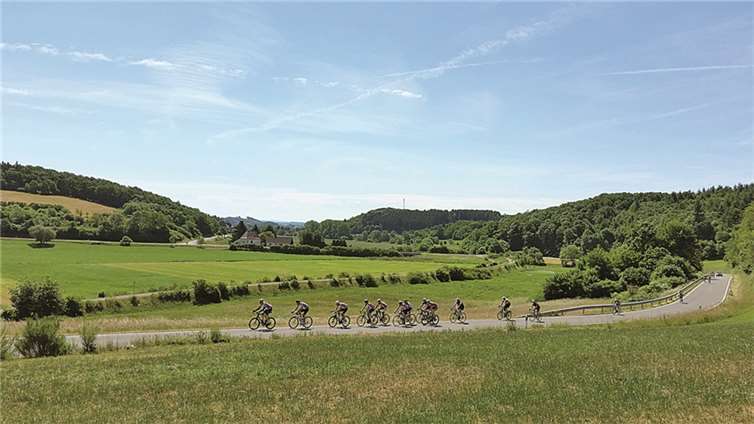 Eine schnelle RTF-Gruppe unterwegs in der Vulkaneifel bei Udler. privat