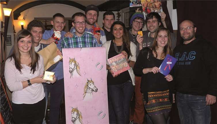 Eine schöne Bescherung für das Organisations-Team des „Langen Heinrichs“. privat