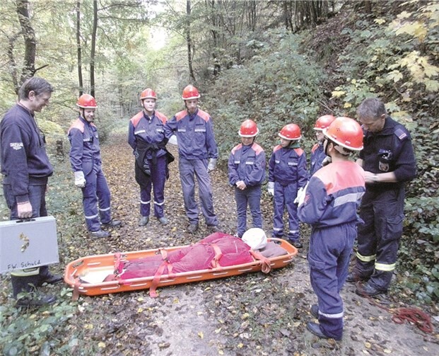 Eine schwer verletzte Person wurde geborgen.