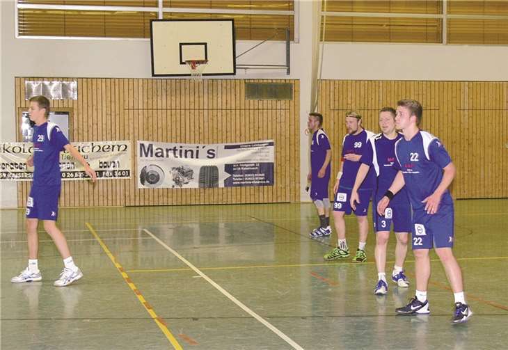 Engagierter Einsatz brachte verdienten Auswärtssieg Eine solide Abwehrarbeit und ein glückliches Händchen von Coach Hilger bei der Mannschaftsumstellung führten für den TuS Kaisersesch zum Erfolg. -TE-