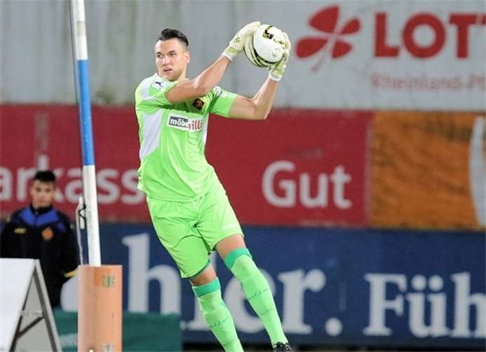Eine starke Leistung legte Sebastian Patzler im Heimspiel gegen die SpVgg Elversberg hin. Durch seine Paraden gelang der TuS gegen den Tabellenführer immerhin ein Punktgewinn.TH