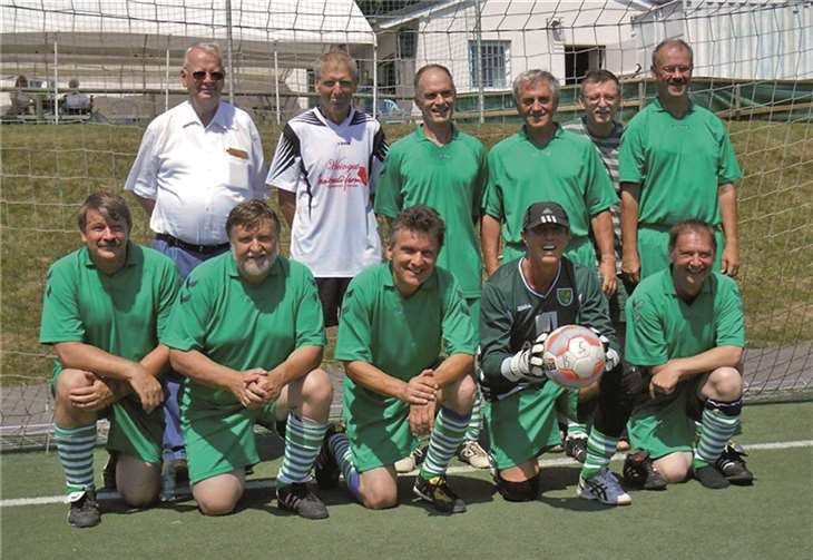 Eine starke Mannschaft (hinten v.li.): Hans „Chem“ Meyer, Uli Brenner, Johannes Epremian, Ljubomir „Ljubo“ Momcilovic, Rolf Kleebach und Ernst Schmitz, (vorne v.li.): Jürgen Möller, Günter Fuchshofen, Christoph Rauscher,Karl-Günter „Piet“ Peters und Ernst Kötter. privat