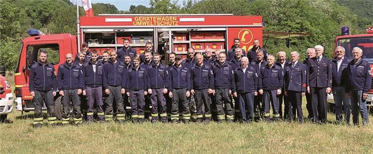 Feuerwehr gründete gemeinsam einen Traditionsverein Eine starke Truppe: die Feuerwehr Ahrbrück. SES