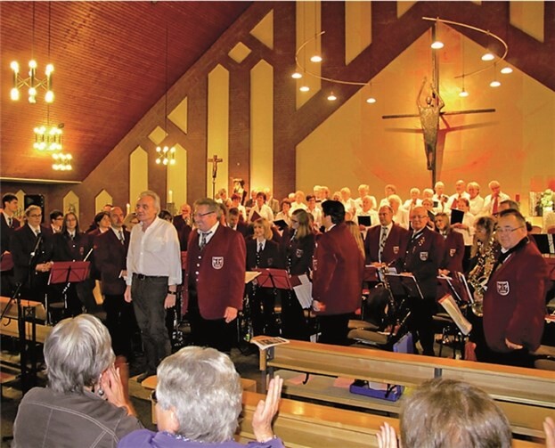 Eine stattliche Anzahl von Sängern und Musikern gestalteten den Abend in Emmelshausen. privat